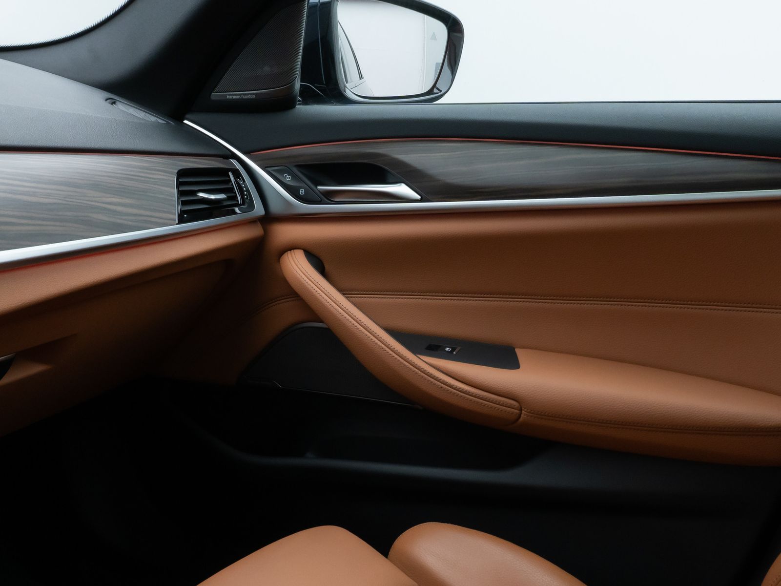 Fahrzeugabbildung BMW 530e M Sport Panorama Laser Kamera HUD DAB H/K