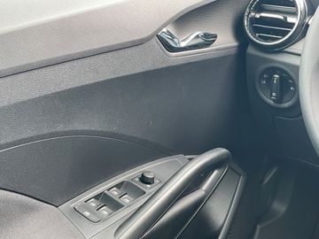 Skoda Fabia IV 1.0 MPI Tour *2xPDC*Bi-LED*CAM*DAB*TEL*