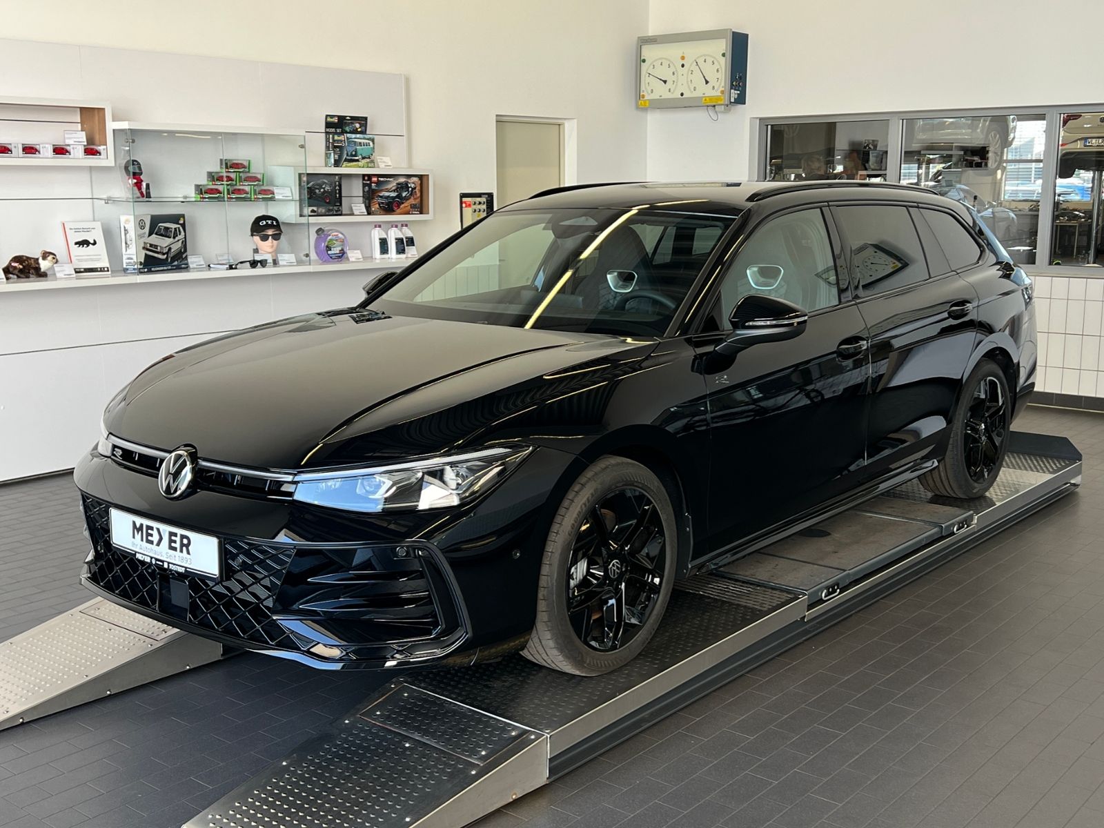 Fahrzeugabbildung Volkswagen Passat Variant R-Line 2.0 TDI DSG 4MOTION *AHK,B