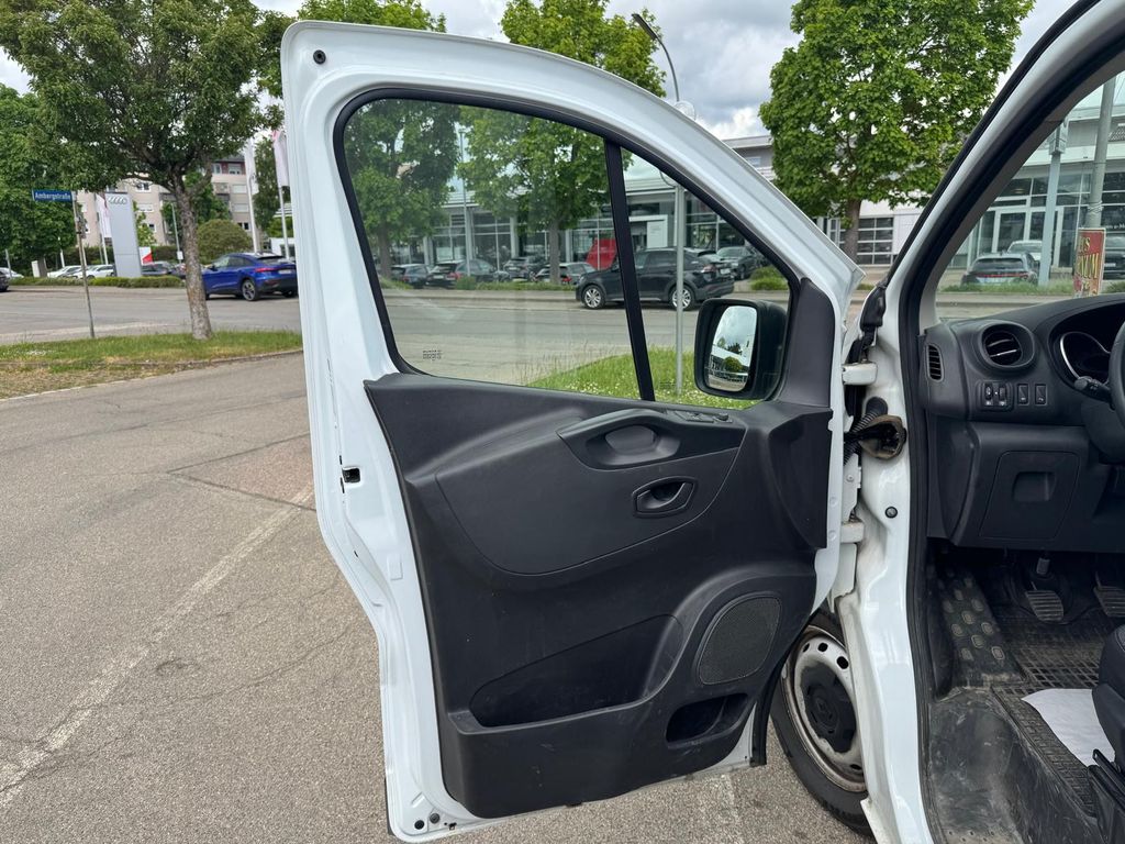 RENAULT Trafic 17