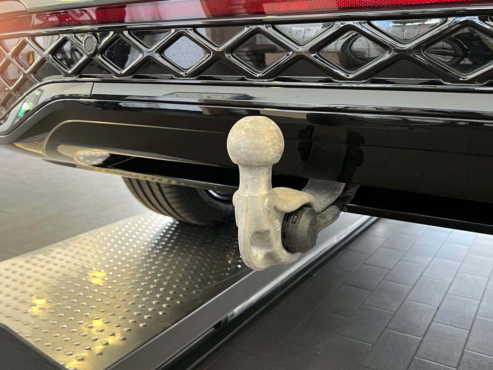 Fahrzeugabbildung Volkswagen Tiguan R-Line 2.0 TDI DSG 4MOTION *AHK, IQ.Light