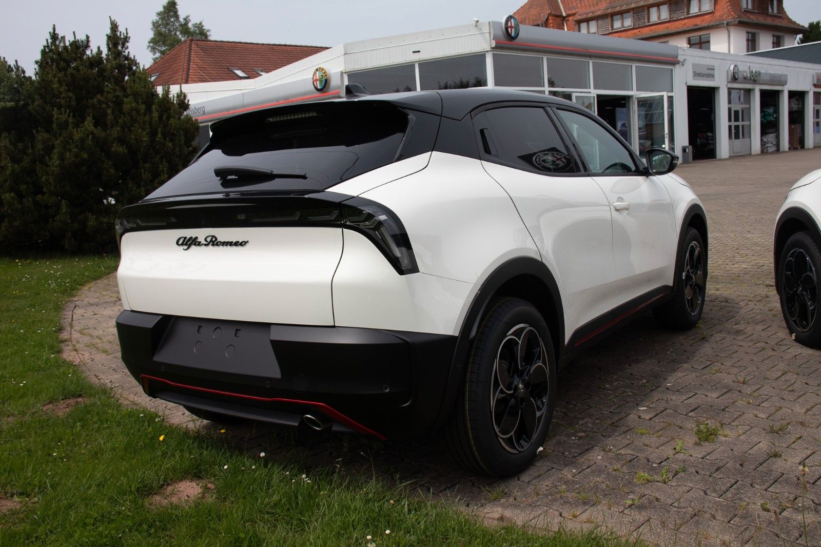 Fahrzeugabbildung Alfa Romeo Junior Q4 Ibrida 1.2 VGT  Prem+Tech+Sport-Paket