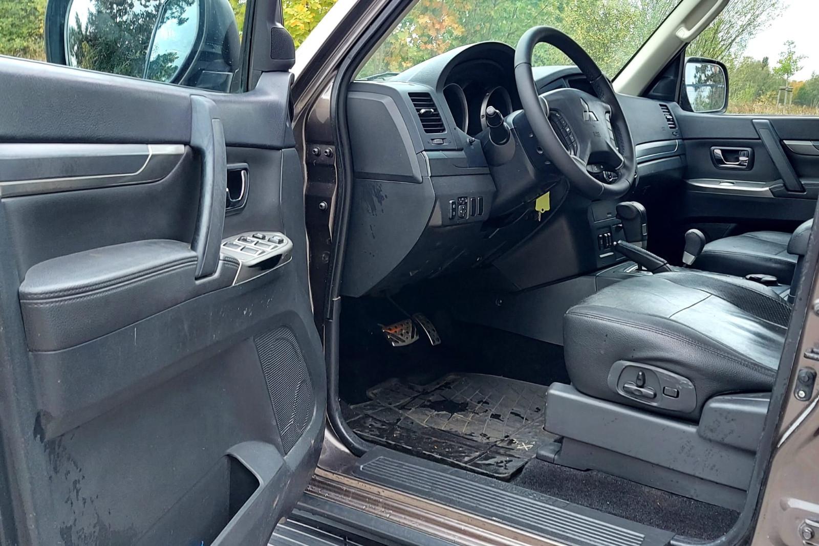 MITSUBISHI PAJERO 3.2 DI-D 200CH EDITION 30