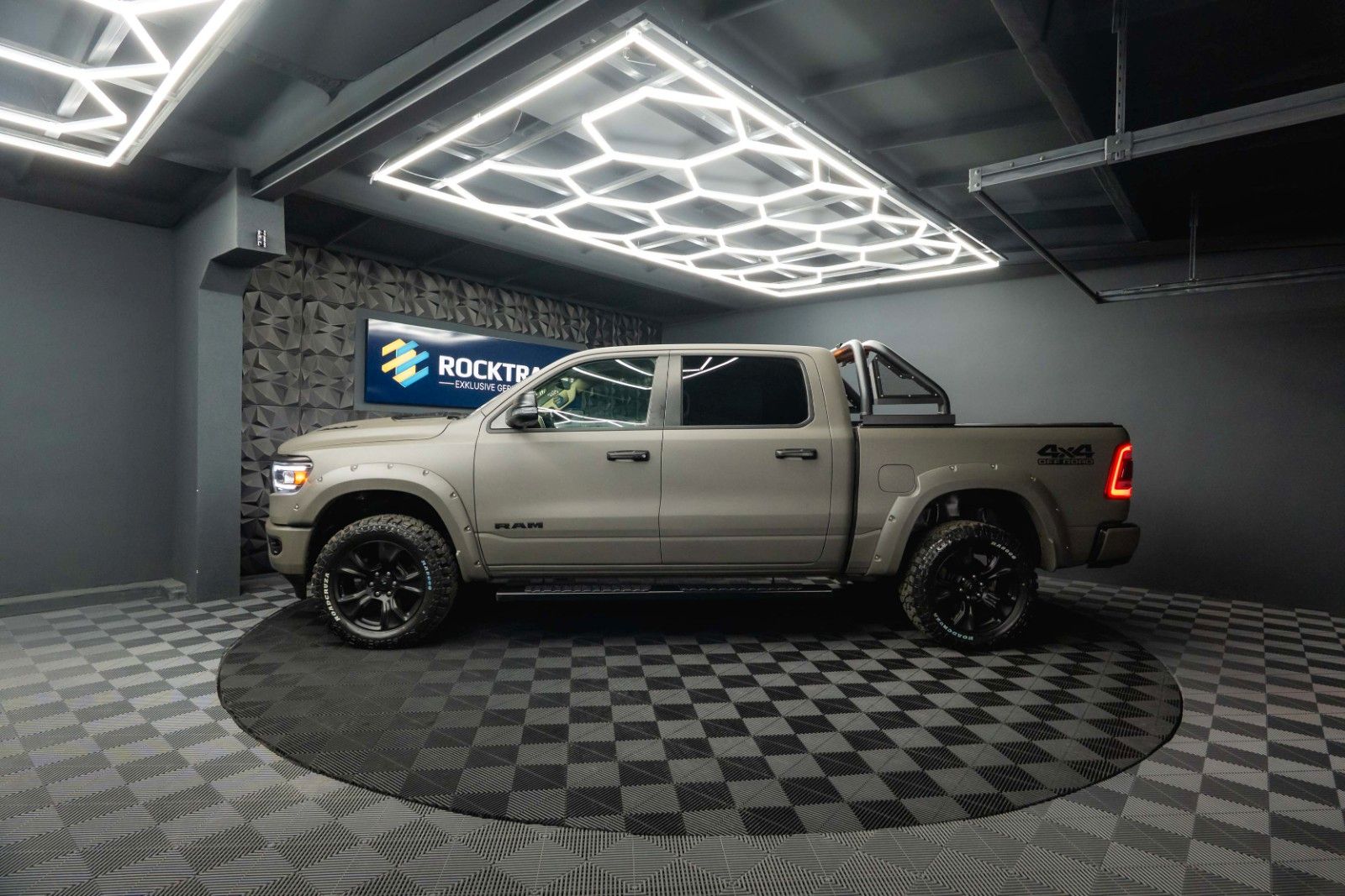Fahrzeugabbildung Dodge RAM 5.7 V8 HEMI 4x4 OFFROAD Night LARAMIE RAPTOR
