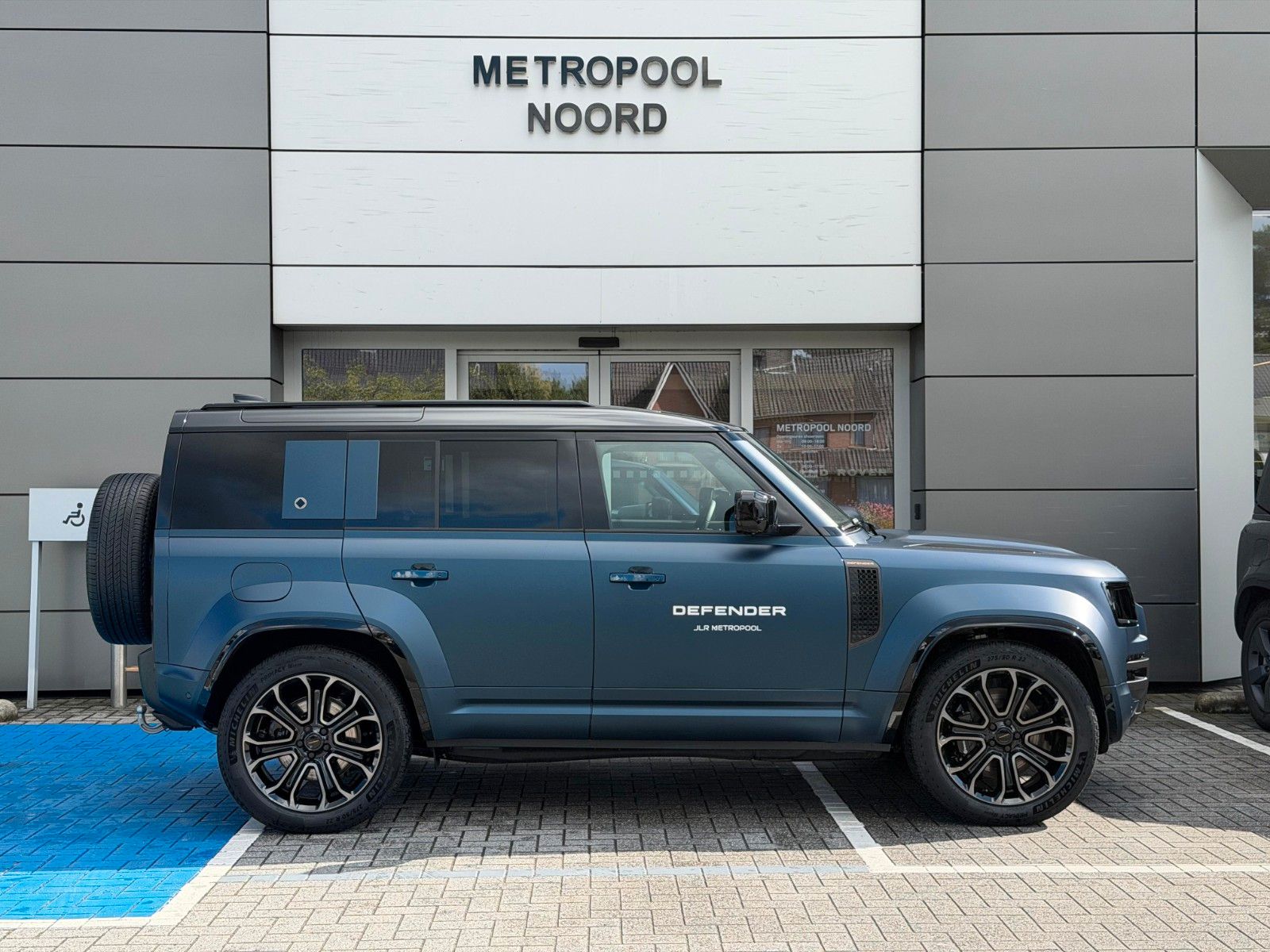 Land Rover Defender 110 OCTA imagem 3