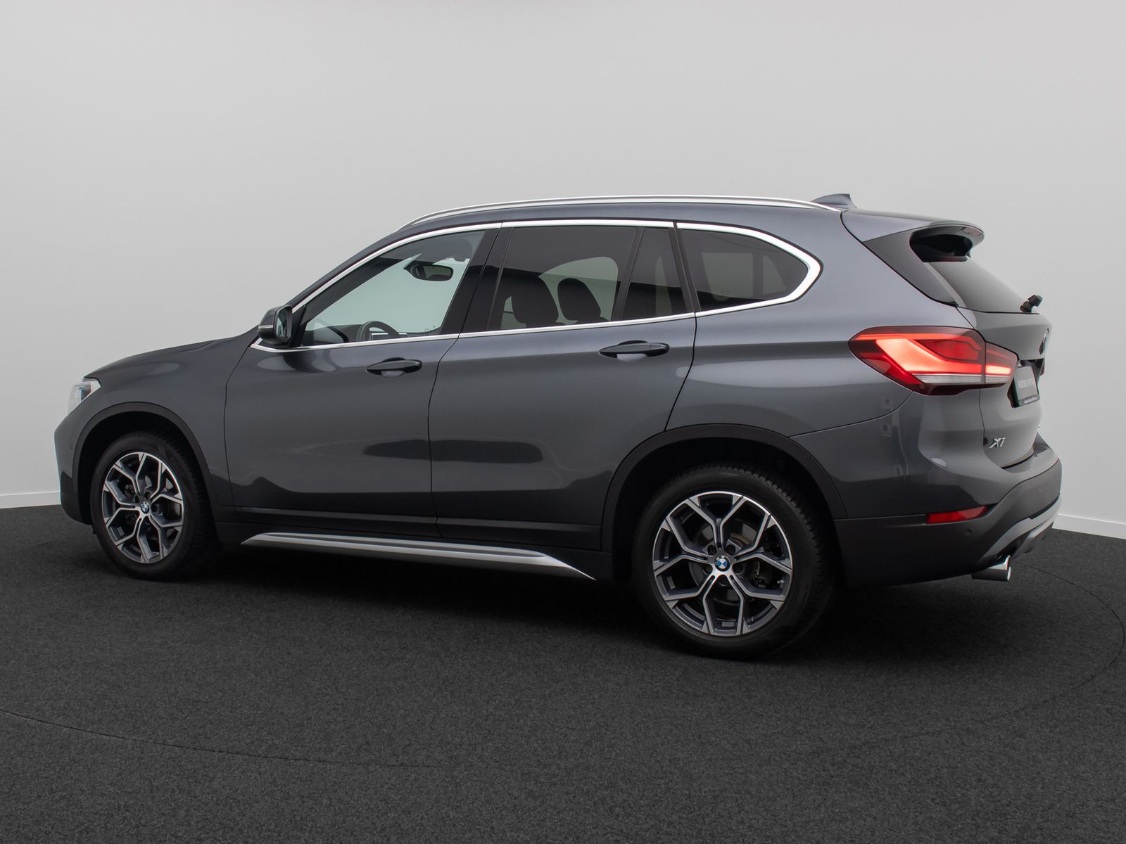 Fahrzeugabbildung BMW X1 sD18i xLine DAB Kamera HiFi Komfort Sport 18"