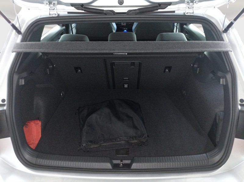 Fahrzeugabbildung Volkswagen Golf VIII  1.4 eHybrid DSG GTE