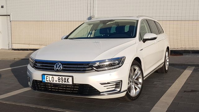 VW Passat B8 GTE 1.4 TSI Plug-in Hybrid, DCC, Pano