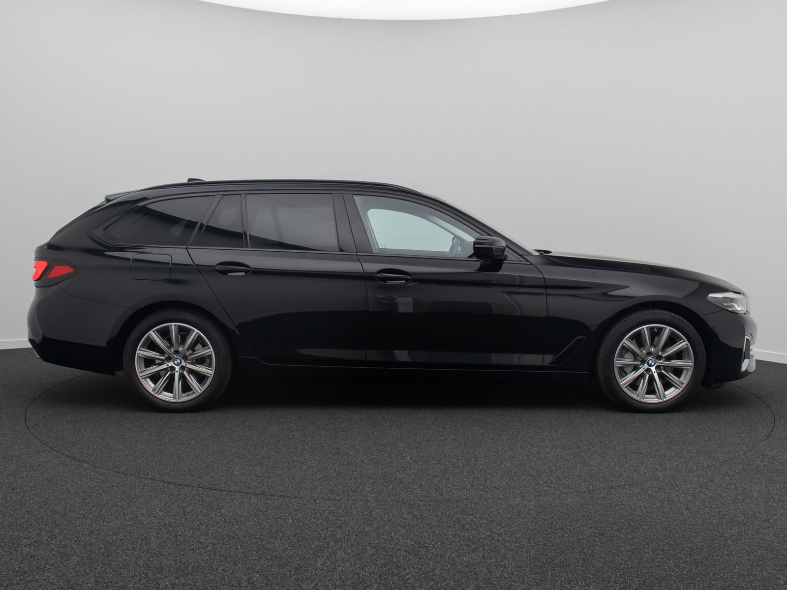Fahrzeugabbildung BMW 530i xD Luxury Line DAB Kamera HiFi Sportstz 18"