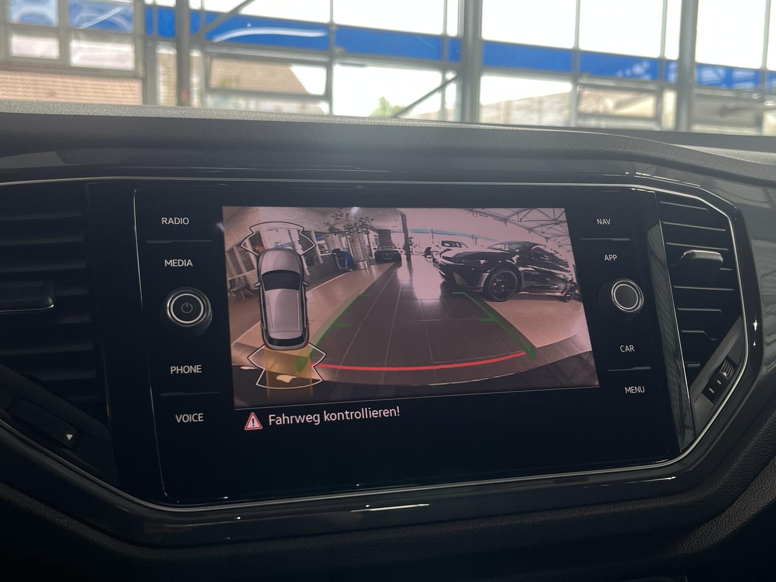 Volkswagen T-Roc Sport Teil-Leder RCam Navi ACC AHK LED SHZ, миниатюра 28