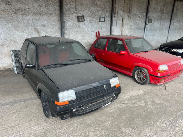 Renault R 5 (Two cars)