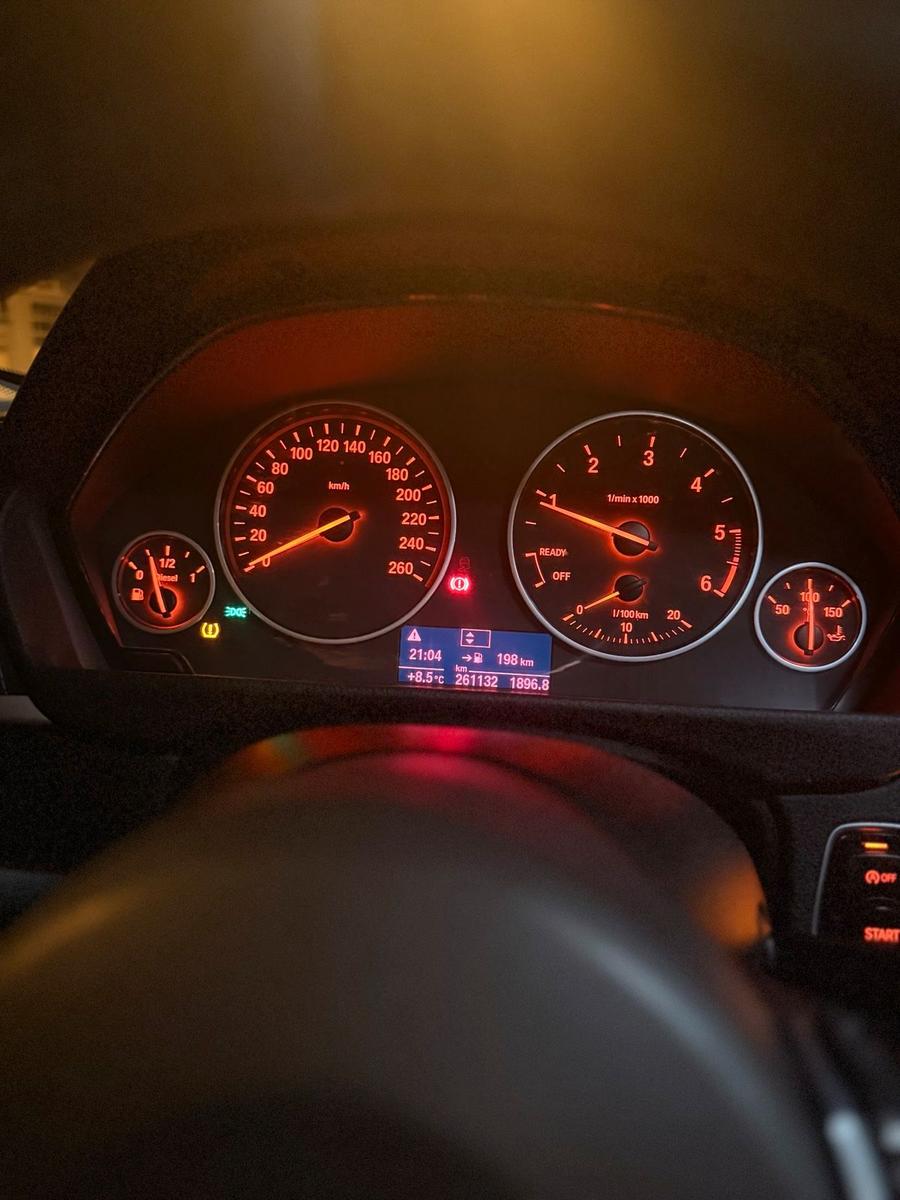BMW 318 2014 — photo 10