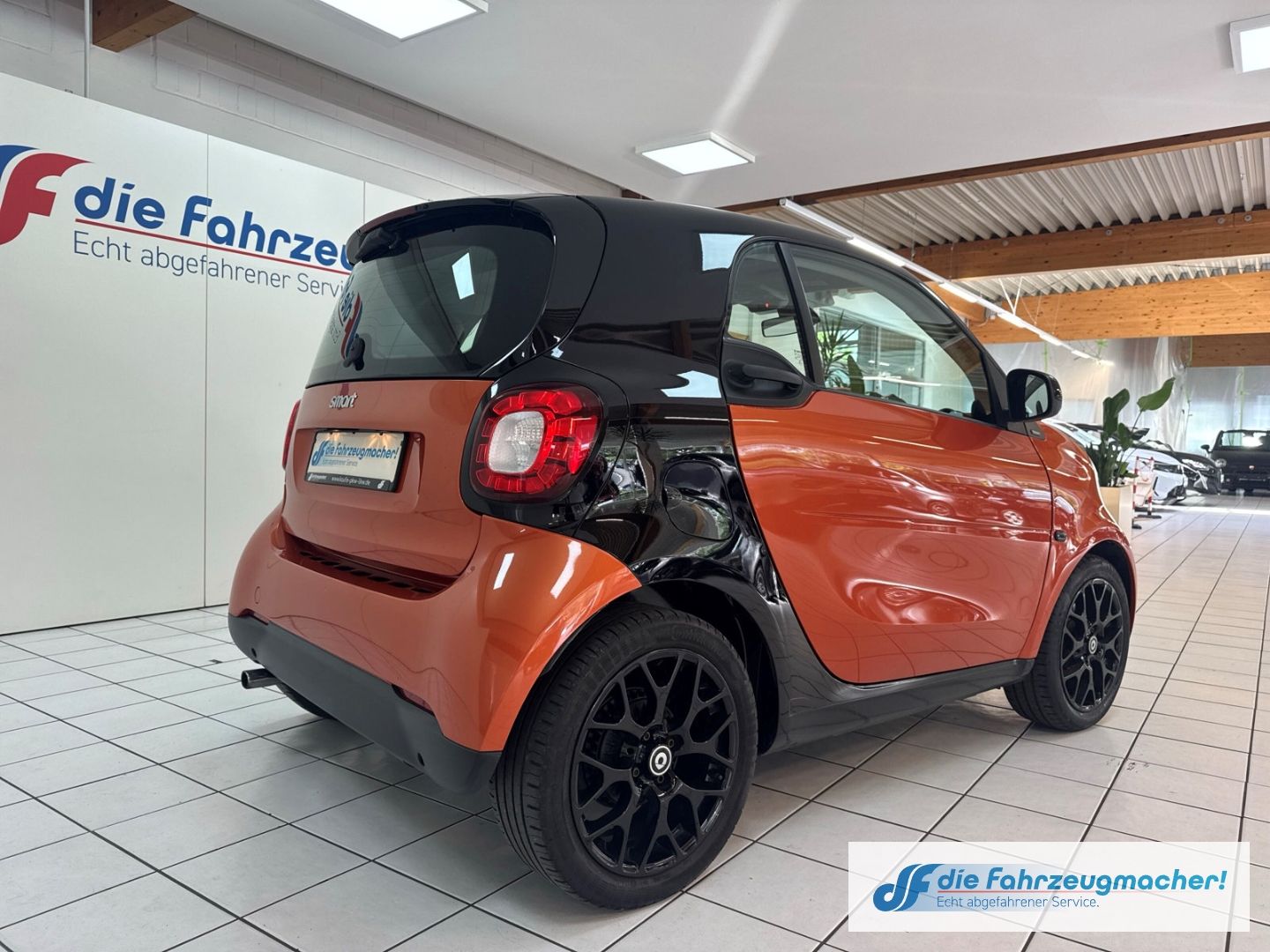 Fahrzeugabbildung Smart fortwo coupe Basis 52 kW Panorama Navi Klimaauto