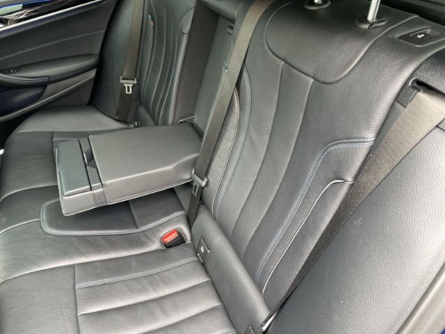 Fahrzeugabbildung BMW 520 d M Sport Mild-Hybrid Autom. Panoramadach, N