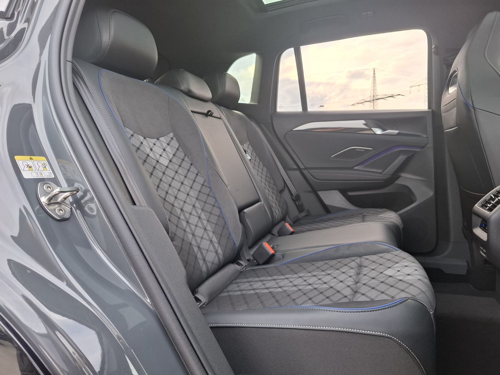 Image du véhicule Volkswagen Tiguan 2.0 TDI 4M R-Line PANO*H&amp;K*AHK*MATRIX*20".
