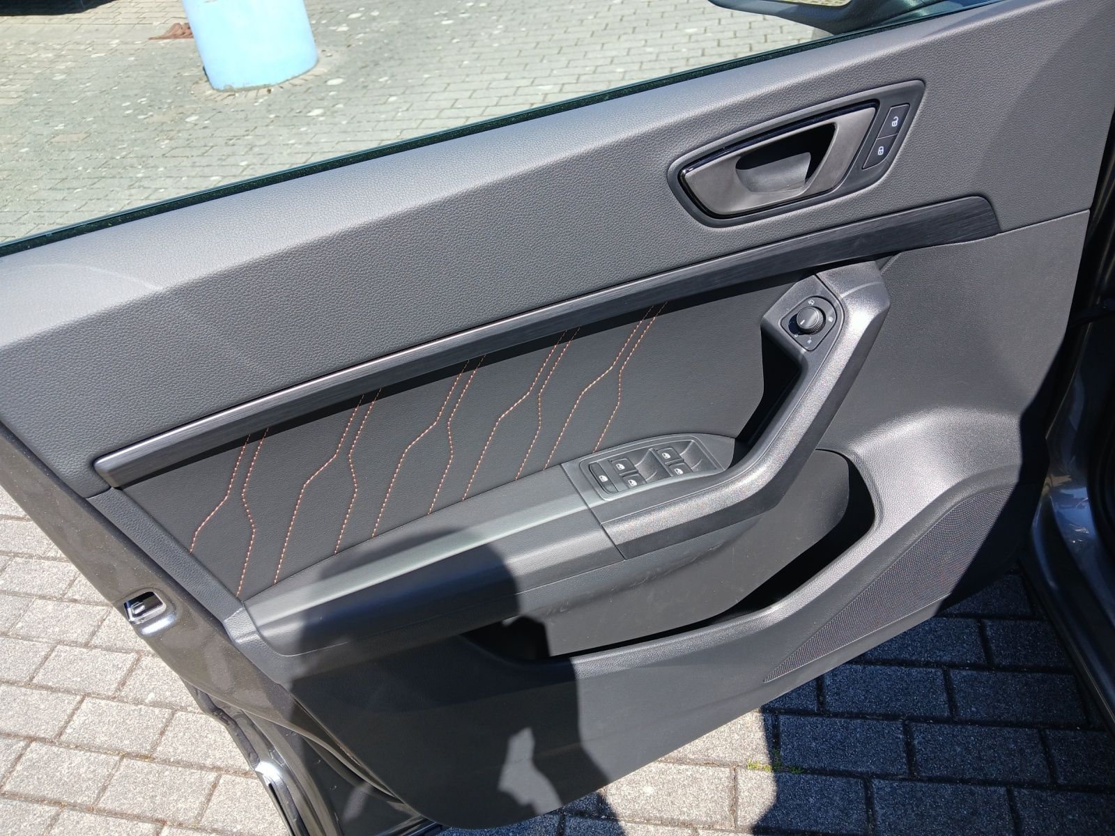 Fahrzeugabbildung SEAT Ateca TSI DSG AHK LED Navi AID ACC 360° 19"