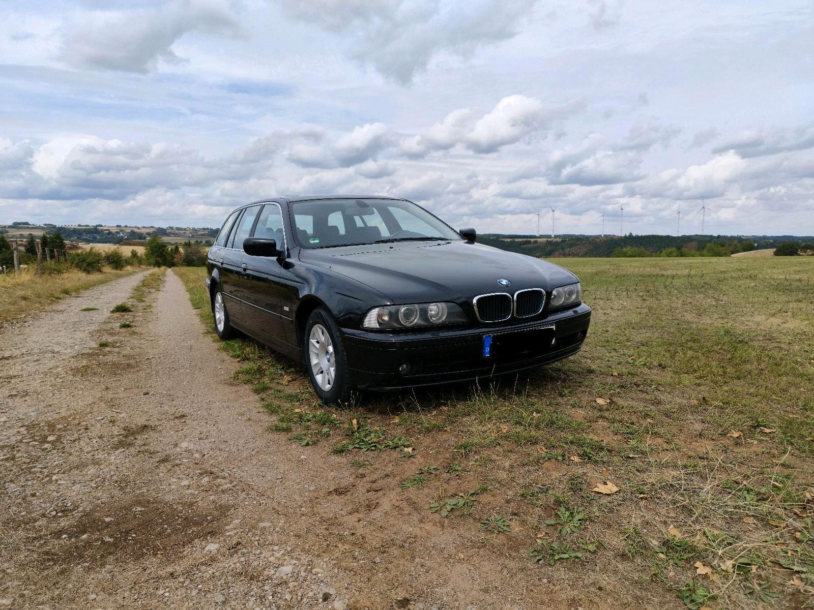 BMW 520 2004 — interior