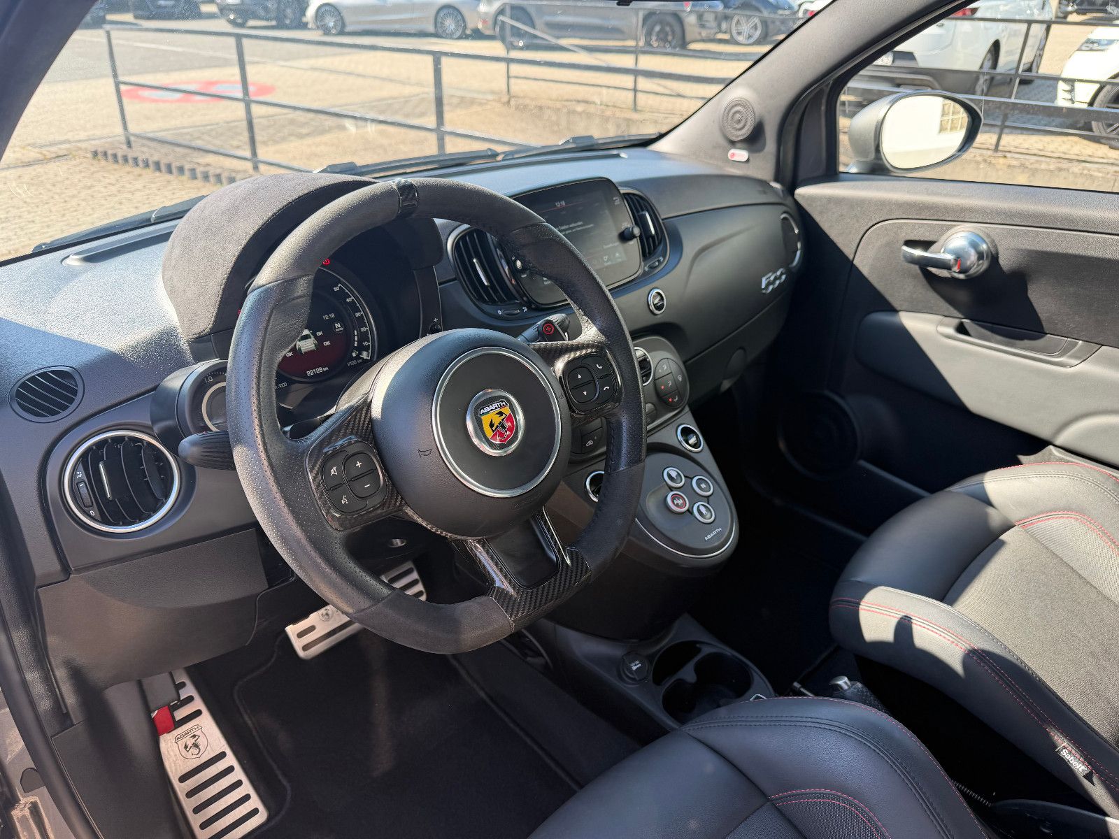 Fahrzeugabbildung Fiat Abarth 695Competizione/CARBON-SITZE/CARBON/BEATS