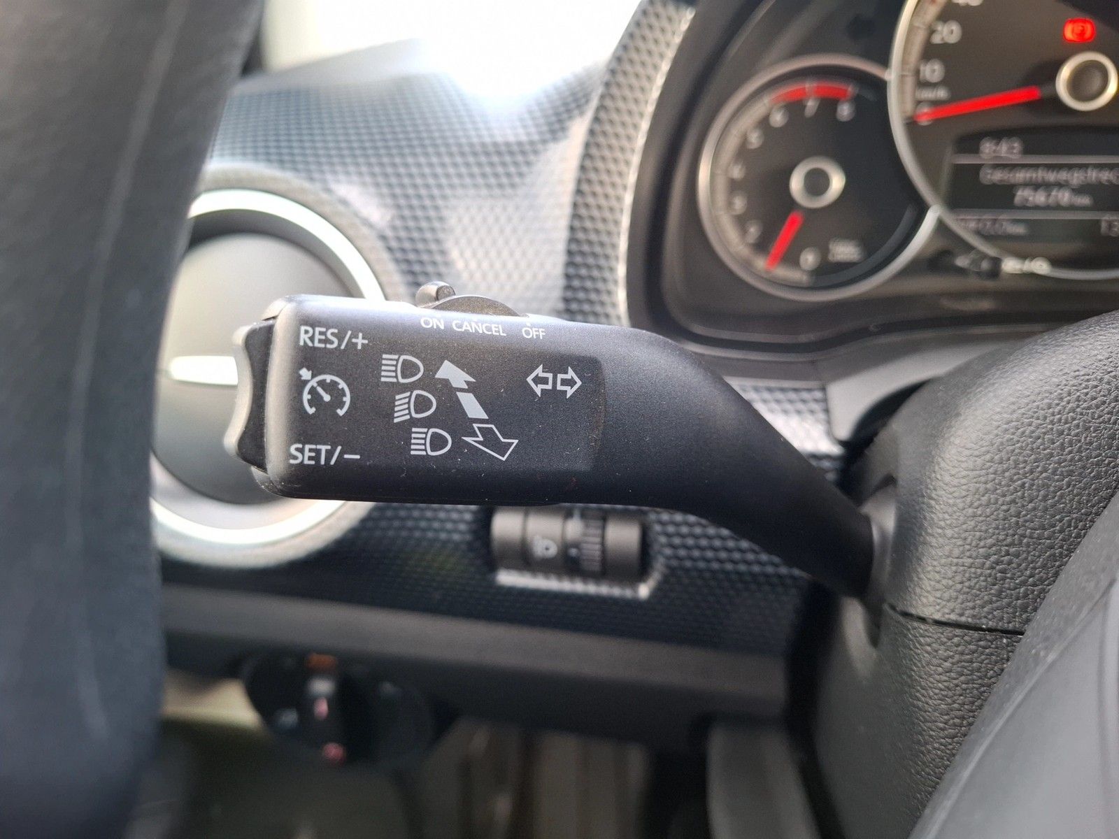 Fahrzeugabbildung Volkswagen up! 1.0 Klima DAB GRA RFK