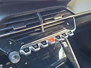 Peugeot E-2008 ALLURE Elektro 360°Kam*Keyless*Navi*