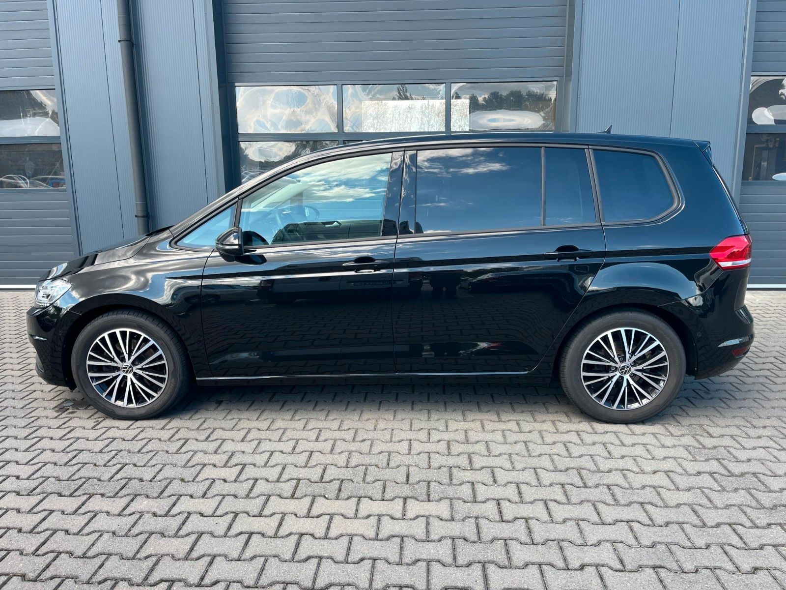 Volkswagen Touran Comfortline DSG 7-SITZE NAVI KAMERA DAB imagem 3