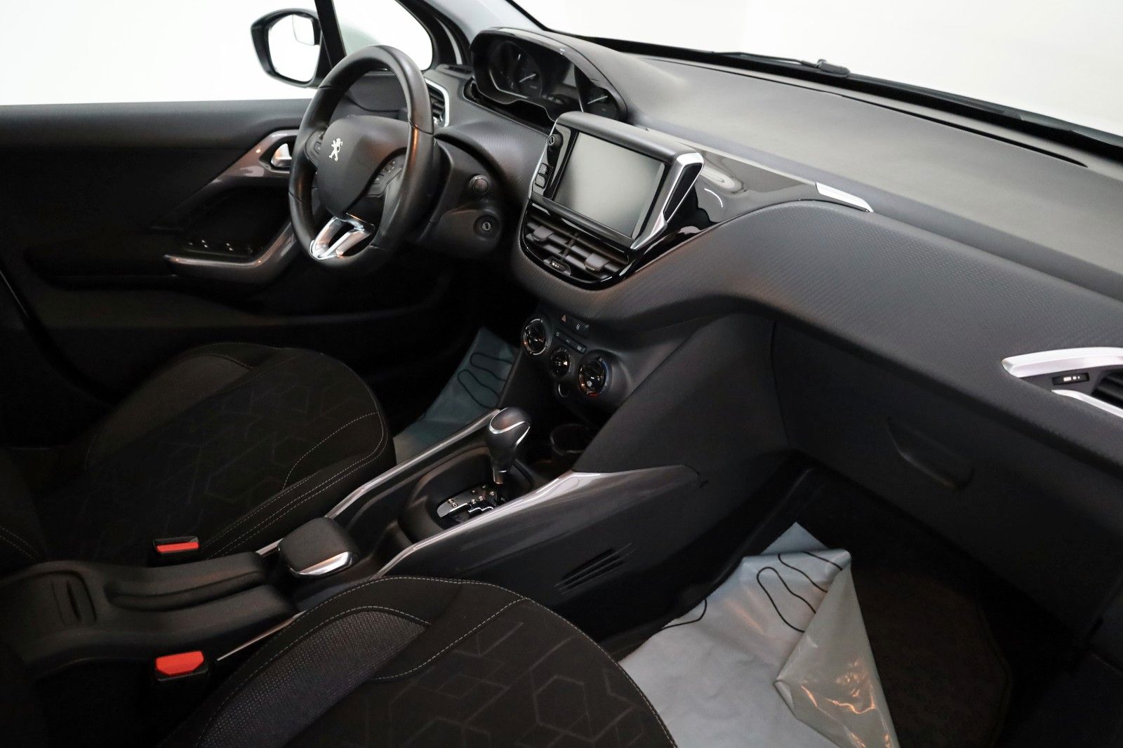 Fahrzeugabbildung Peugeot 2008 Active Klima.SH,PDC