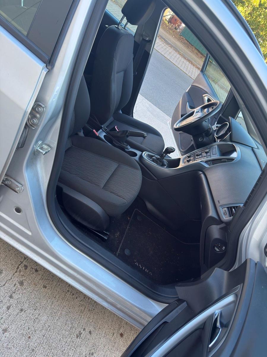 Opel Astra 2014 — photo 15