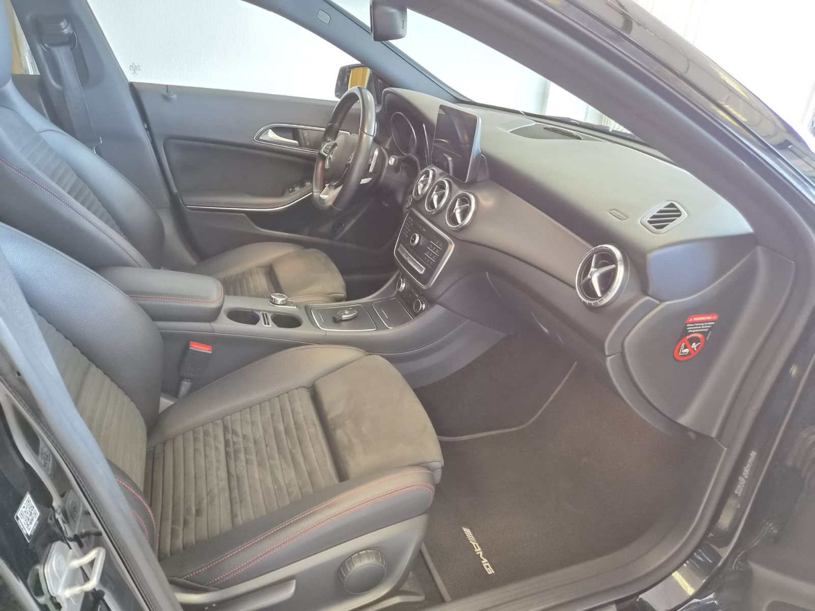 Fahrzeugabbildung Mercedes-Benz CLA 200 / Automatik / LED / AMG / GEPFLEGT