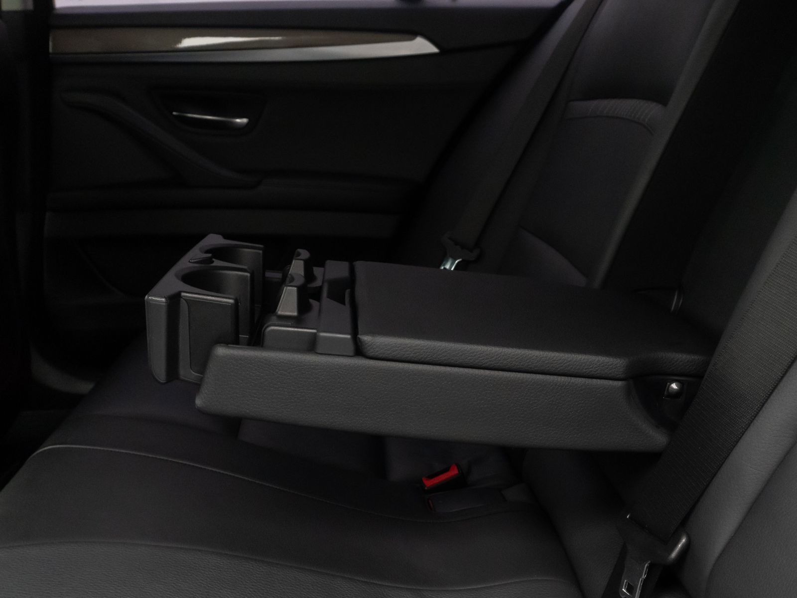 Fahrzeugabbildung BMW 530d xD Modern Line AHK HUD HiFi Leder Standheiz