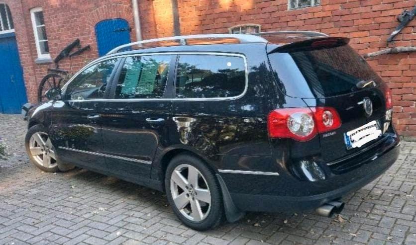 Volkswagen Passat 2010 — вигляд ззаду