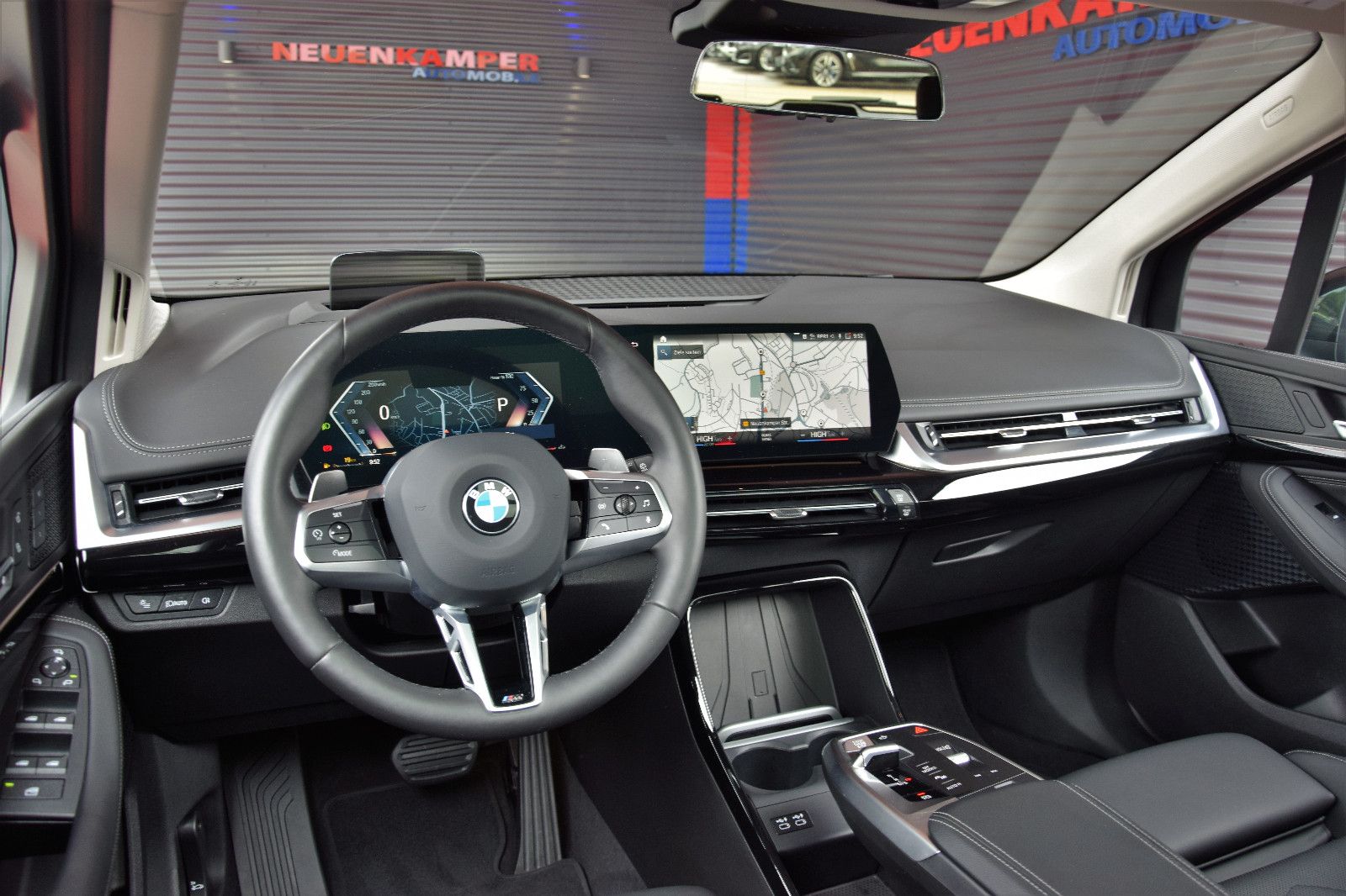 Fahrzeugabbildung BMW 218i Active Tourer Luxury Line Pano LED 360° HuD