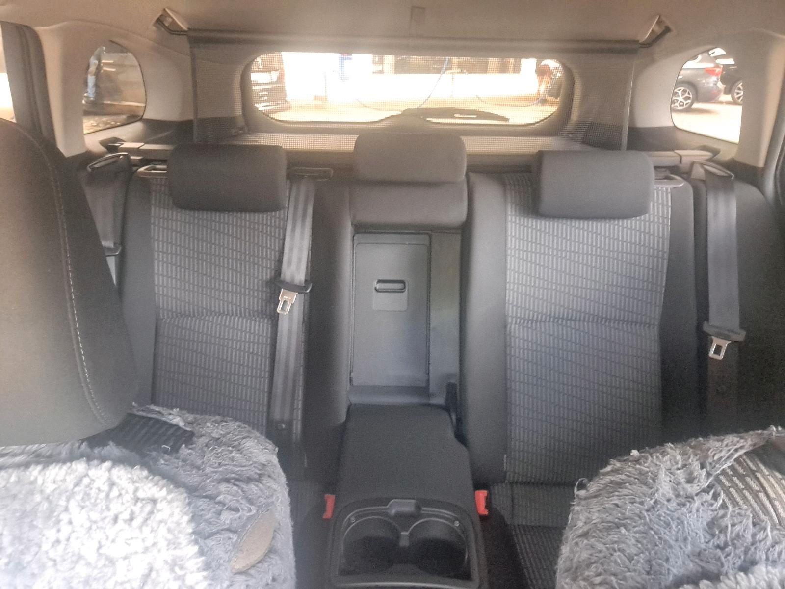 Toyota Avensis 2011 — photo 11