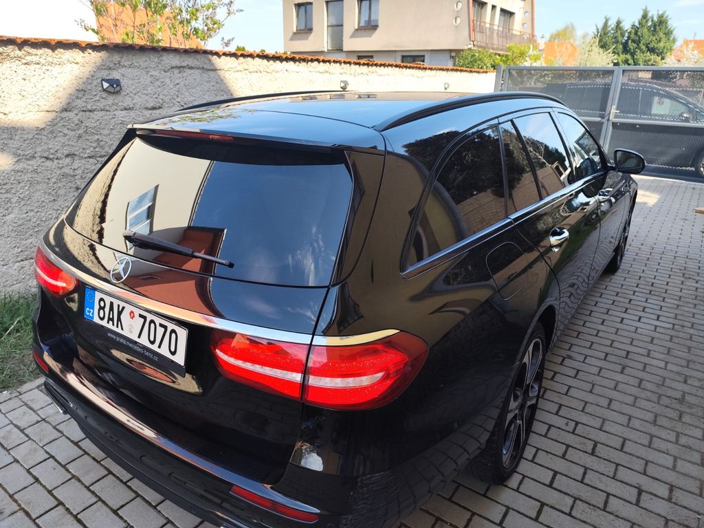 Image of Mercedes-Benz E 350