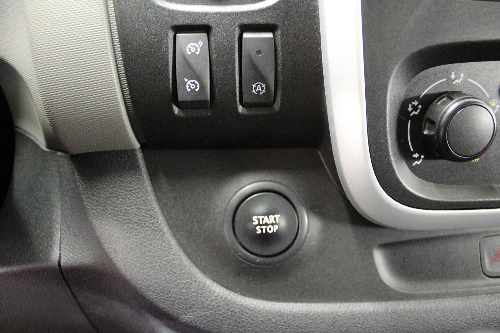 Fahrzeugabbildung Renault Trafic Combi dci 125 Expression*9-Sitzer*Navi*AH