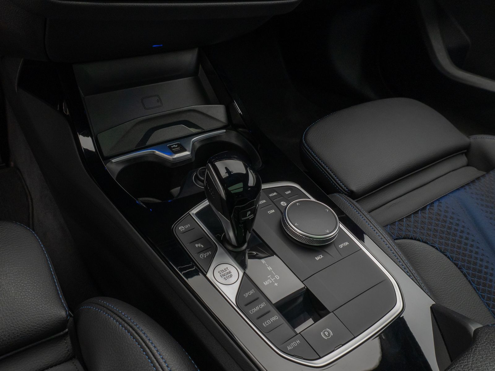Fahrzeugabbildung BMW 120i M Sport Panorama PDC DAB Lenkrhzg Komfort