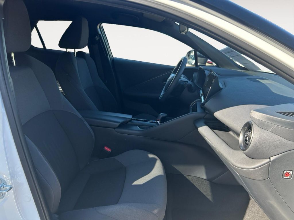 Fahrzeugabbildung Toyota C-HR 2.0 Hybrid Lounge Premiere