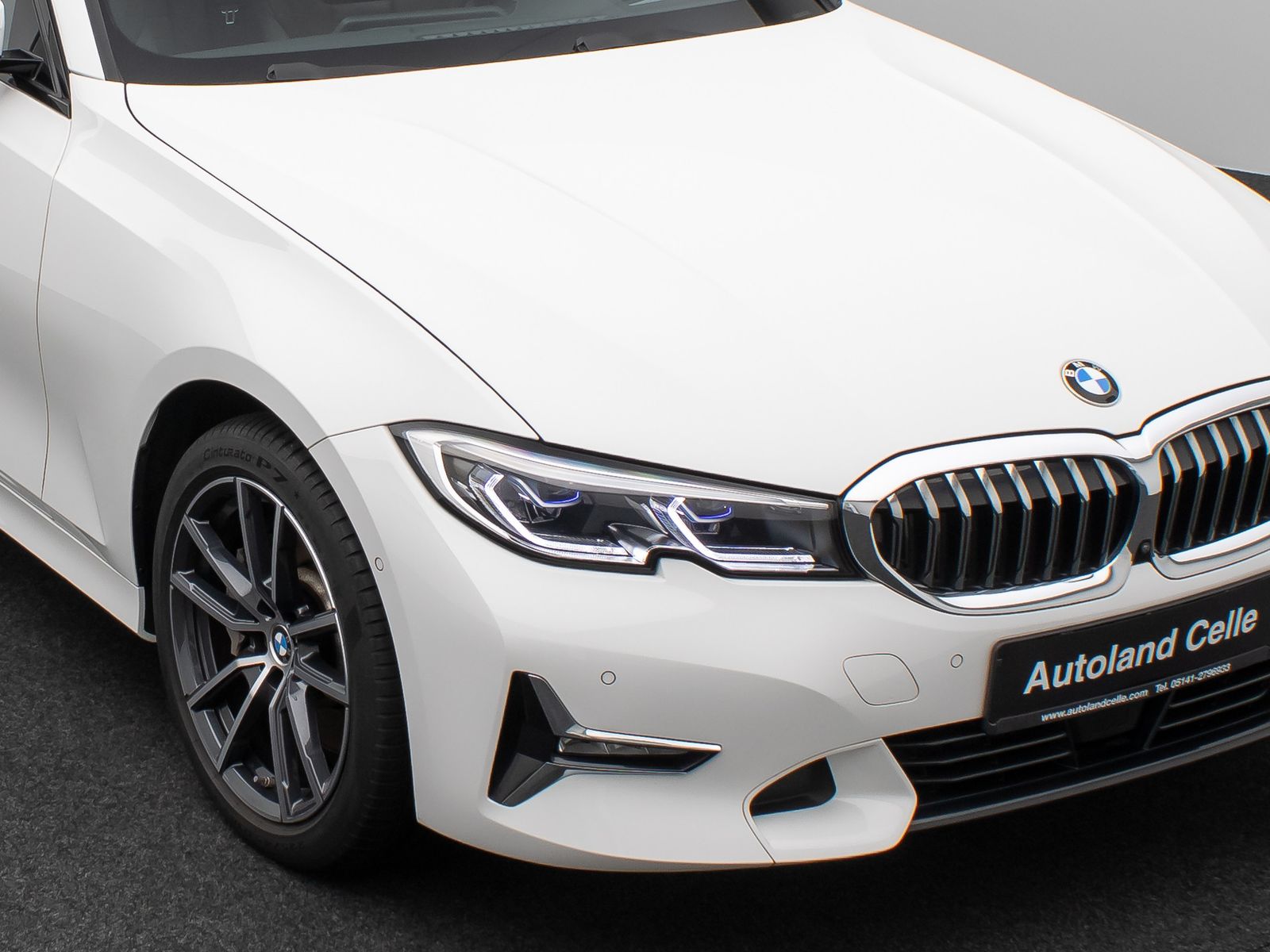 Fahrzeugabbildung BMW 330e xD Luxury Line 360°Laser HUD Komfort Sport