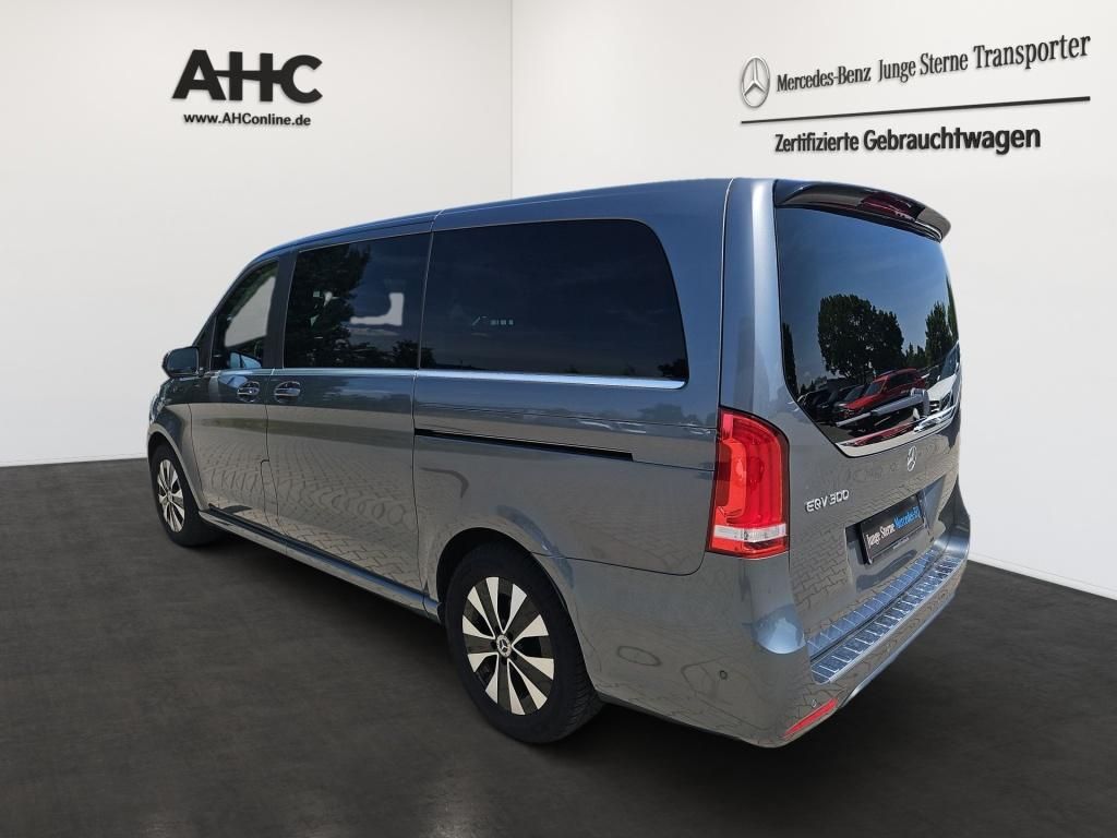 Fahrzeugabbildung Mercedes-Benz EQV 300 AVANTGARDE lang AIRMATIC 360° LED AMG