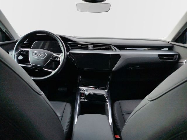 Fahrzeugabbildung Audi e-tron advanced 50 quattro 230 kW