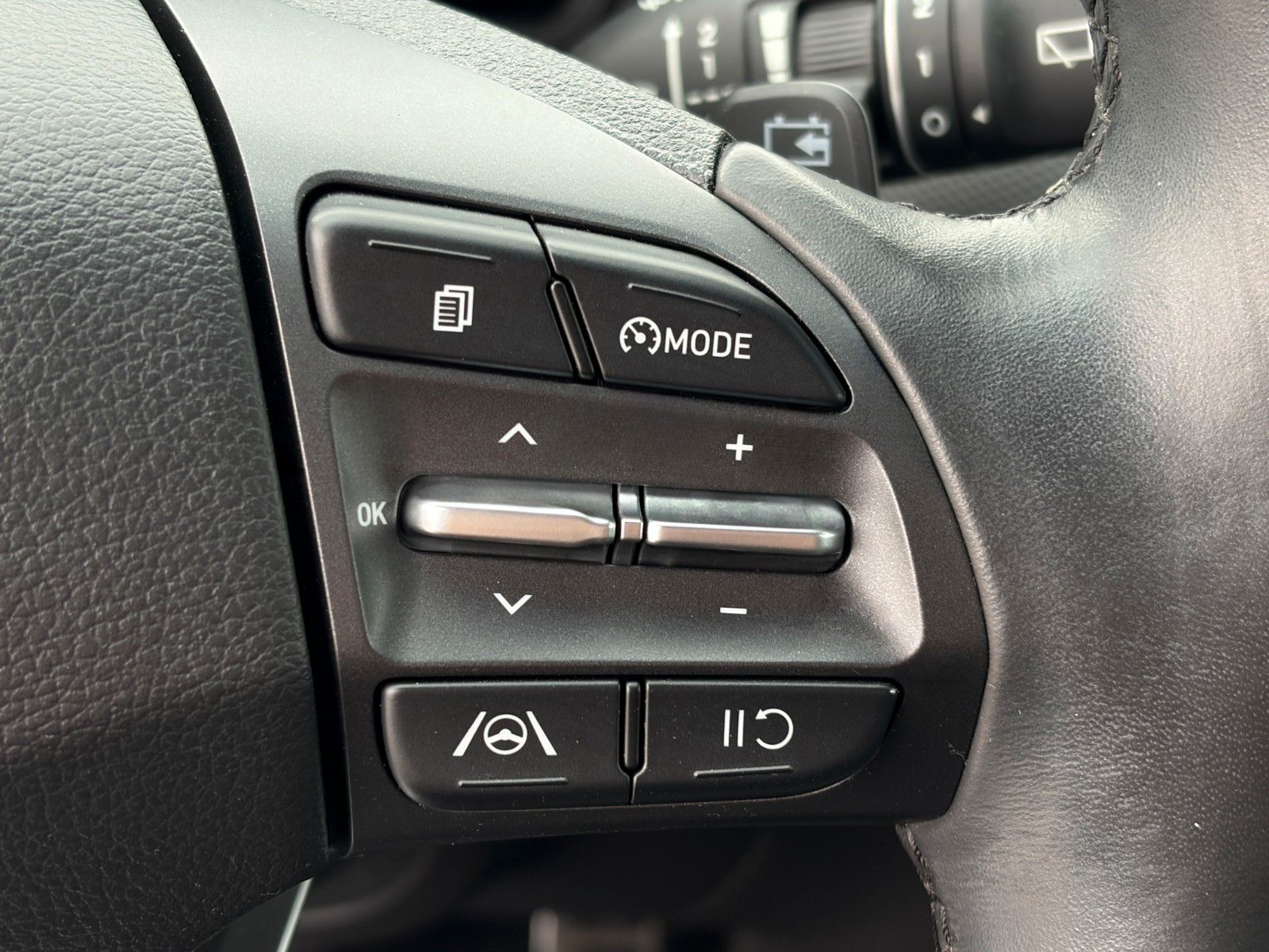 Fahrzeugabbildung Hyundai KONA E Edition 30 Wärmepumpe ACC CAM NAV CarPlay