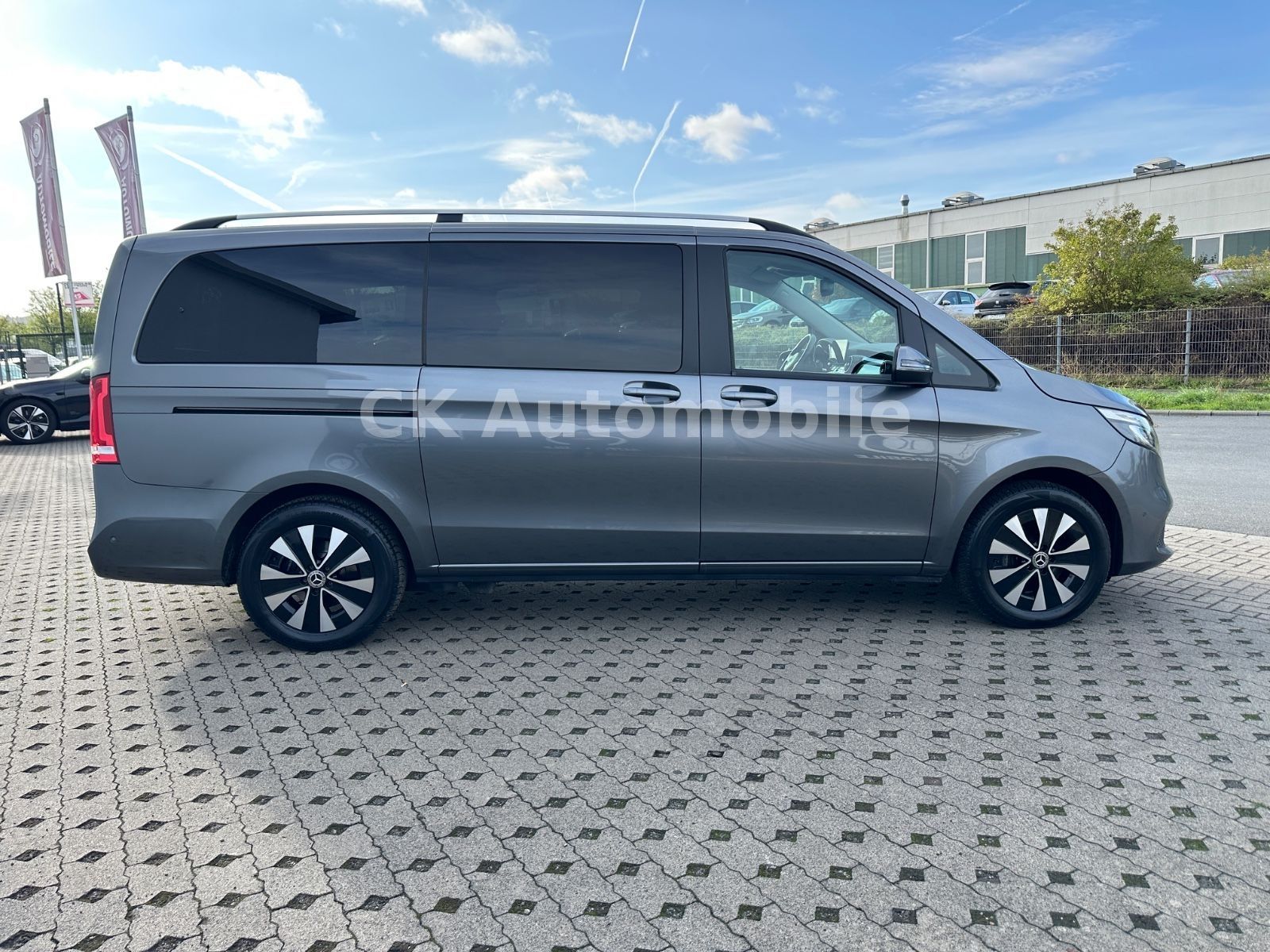 Fahrzeugabbildung Mercedes-Benz V 250d EDITION 4MATIC lang/7 Sitze/Navi/LED/AHK
