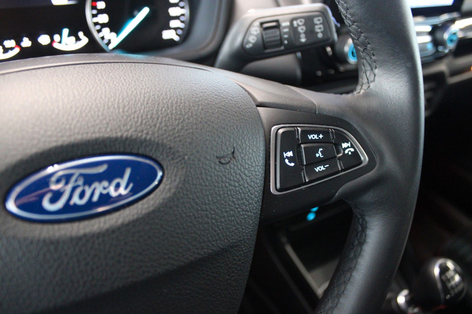 Fahrzeugabbildung Ford EcoSport Titanium LED B&O NAVI DAB Teilleder