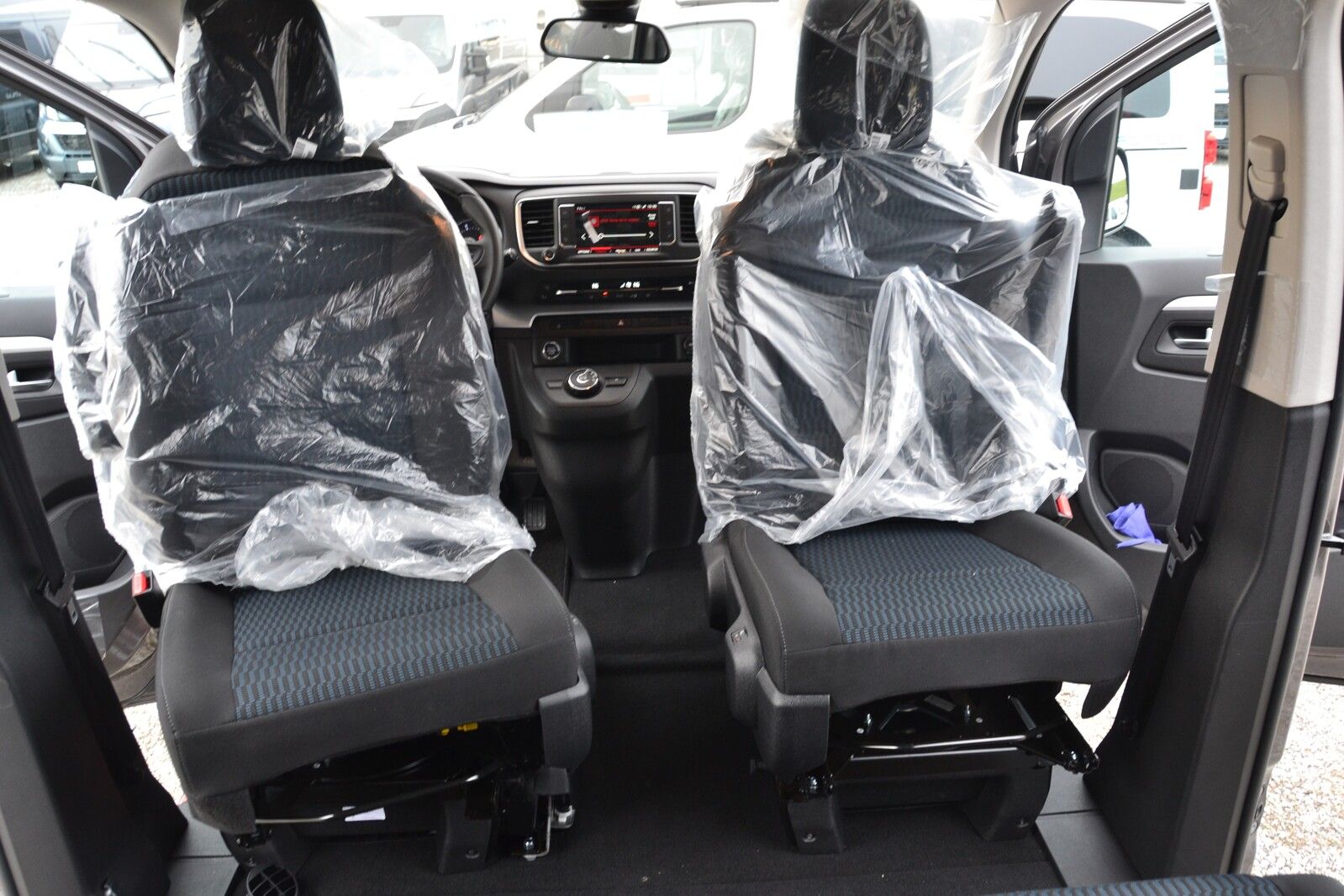 Fahrzeugabbildung Pössl Vanster Citroen 180 PS 9465 EUR geschenkt