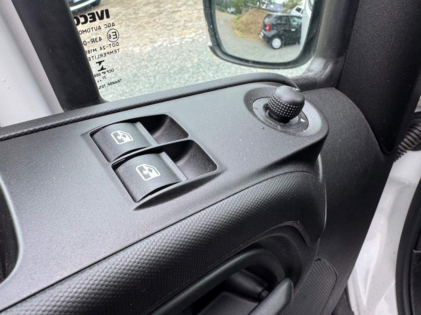 Iveco Daily 2.3 D 10 SITZ/KLIMA/STANDH/AHK/NUR 11.9 KM