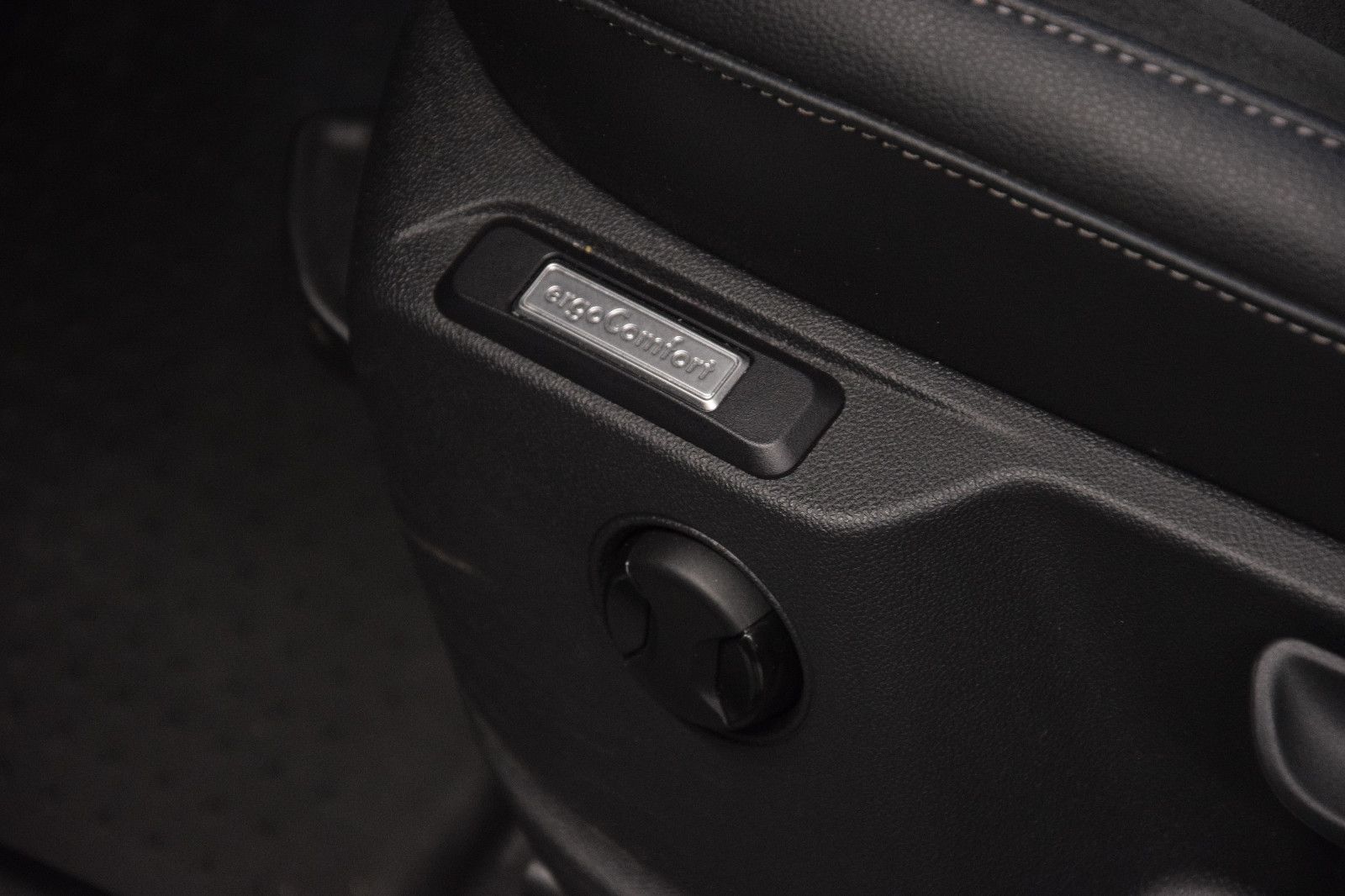 Fahrzeugabbildung Volkswagen Caddy Style Maxi Navi LED ACC 7 Sitze