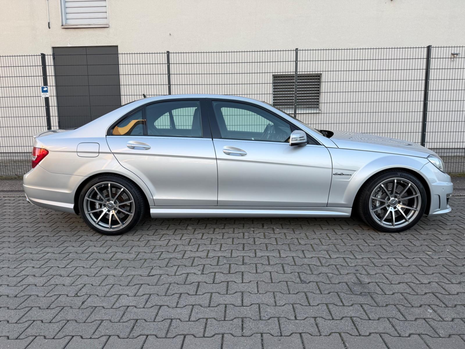 Mercedes-Benz C 63 AMG RFK/H&K/GSD/LEDER/MEMORY