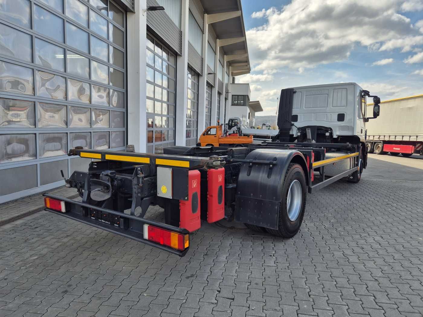 Fahrzeugabbildung Iveco Stralis AT190S31/P BDF Klima Standh. AHK Bett