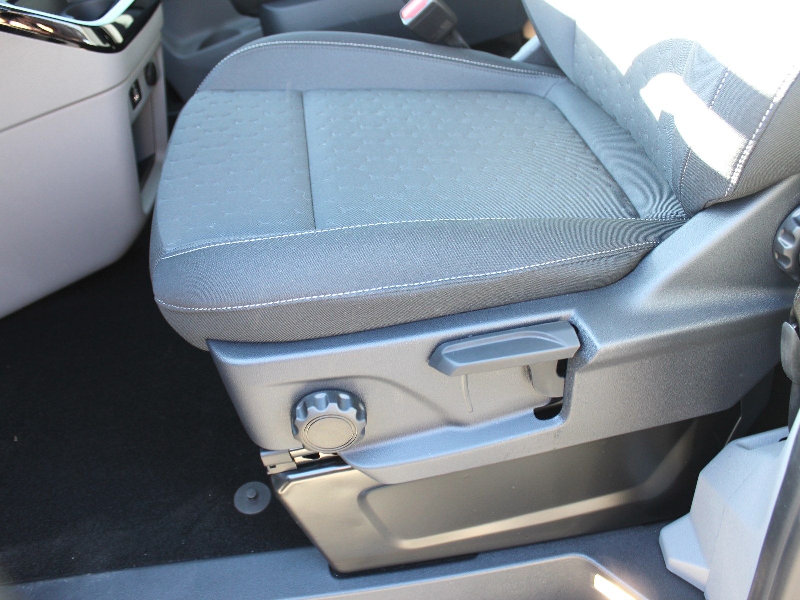 Fahrzeugabbildung Ford Tourneo Custom 320 L1 Tourneo Titanium FWD