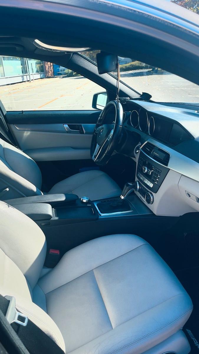 Mercedes-Benz 300 2011 — photo 6