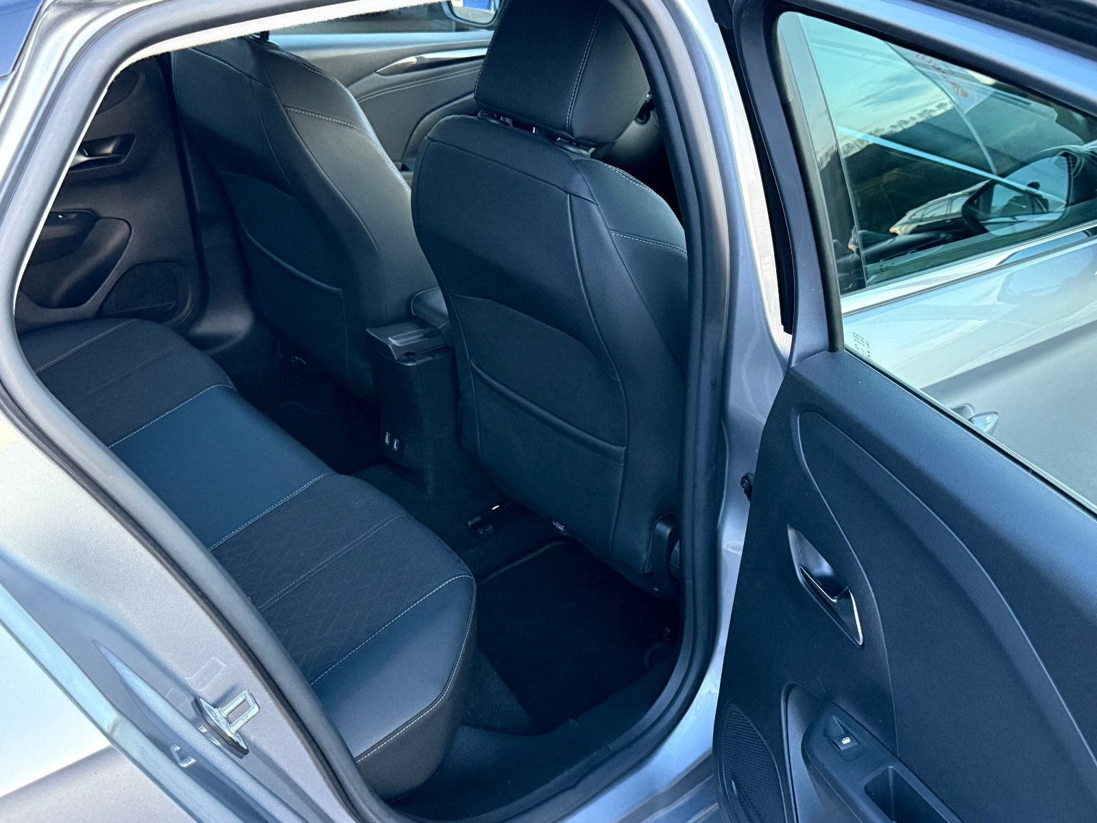 Fahrzeugabbildung Opel Corsa F 1.5 D Elegance GRA LED Navi PDC Kamera